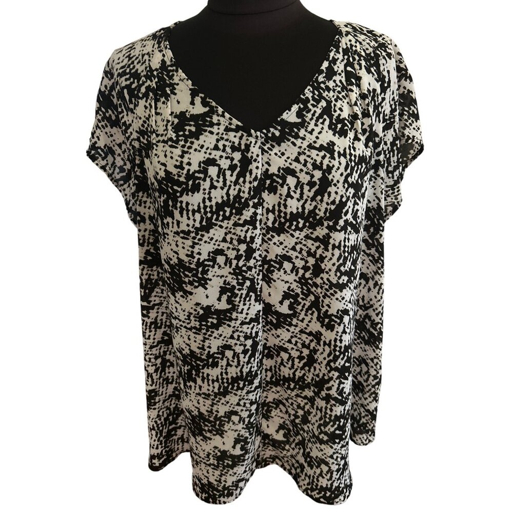 APT. 9 Women's V-Neck Abstract Print Blouse 1X Black & White Lightweight